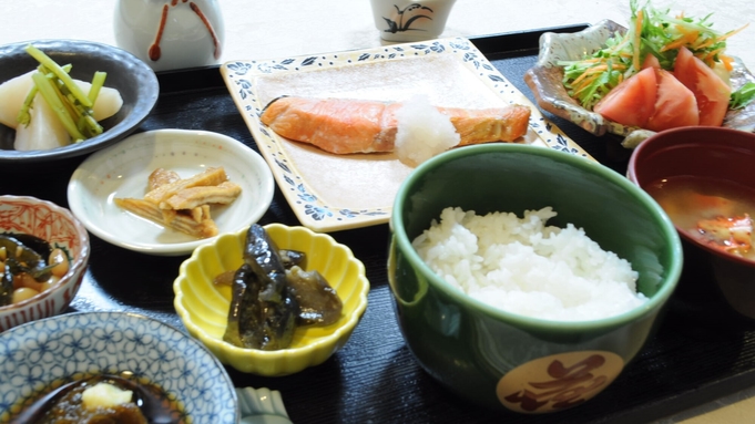 ◆朝食は元気の源！旬のお魚を使った和食膳♪【朝食付】